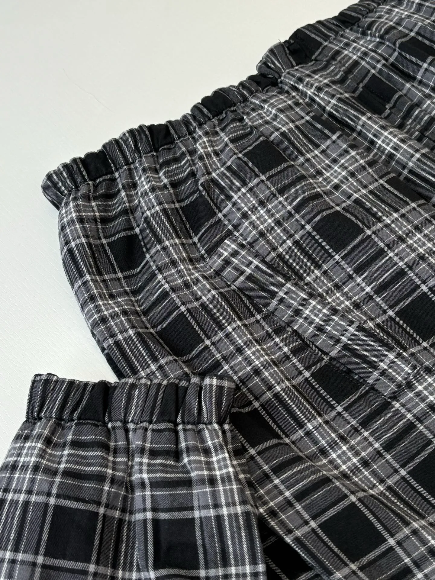 Balenciag*/ Black White ， Retro ； Navy Blue ， Retro ， 。 ： Navy Blue / ， ， ， Retro ， Breathable ； ， ， 。 Size：S/M/L